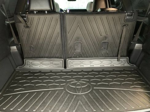 Used 2024 Toyota Grand Highlander AWD Hybrid image 19