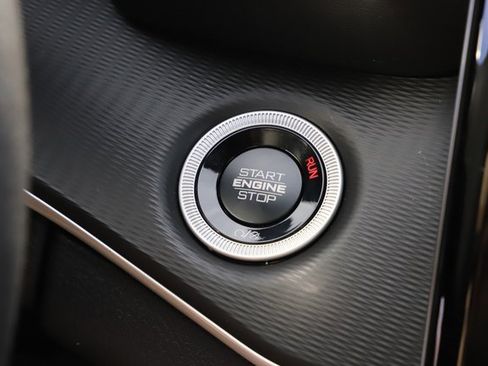 New 2025 Jeep Grand Cherokee L Laredo image 32