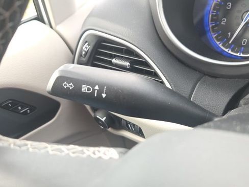 Used 2023 Chrysler Pacifica Touring-L FWD image 43