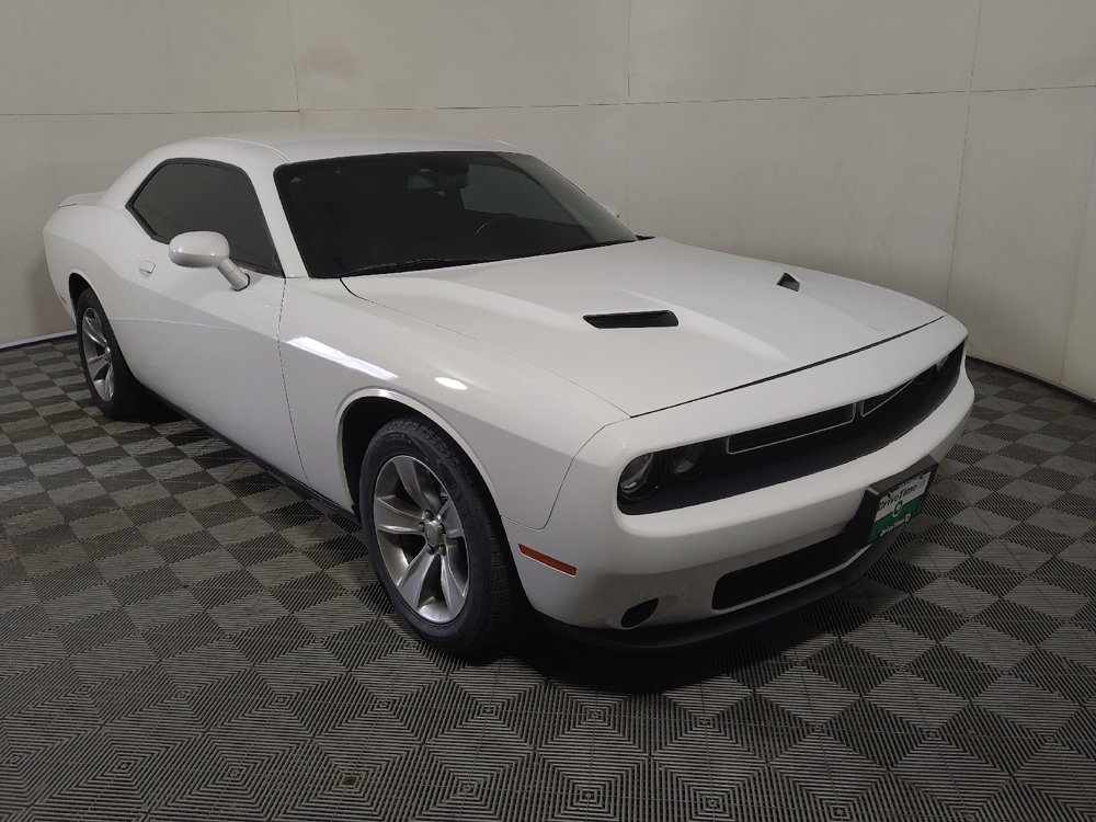 Used 2018 Dodge Challenger SXT RWD image 14