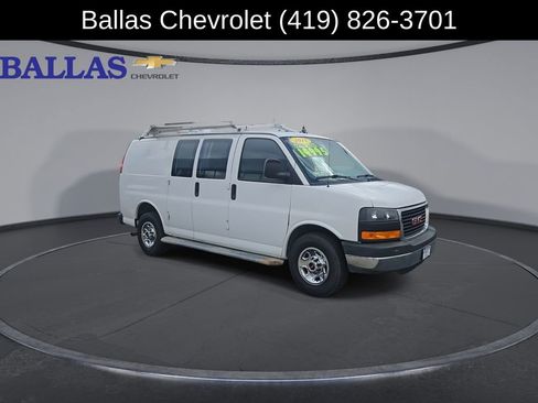 Used 2015 GMC Savana 2500 RWD image 2