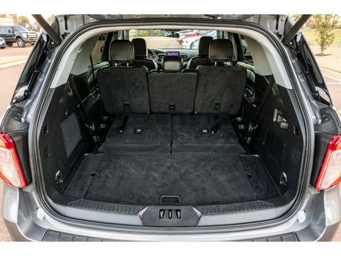 Used 2024 Ford Explorer Limited image 16