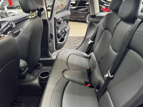 Used 2019 MINI Cooper 4-Door Hardtop w/ Premium Package image 42
