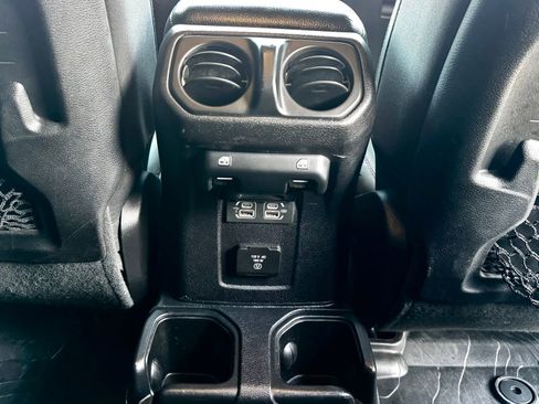 Used 2019 Jeep Wrangler Unlimited Rubicon image 25