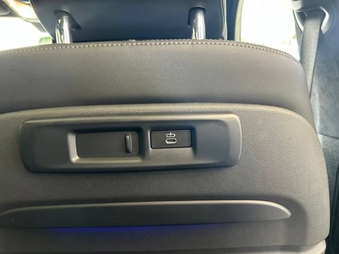 Used 2022 BMW X7 xDrive40i w/ M Sport Package AWD/4WD image 34