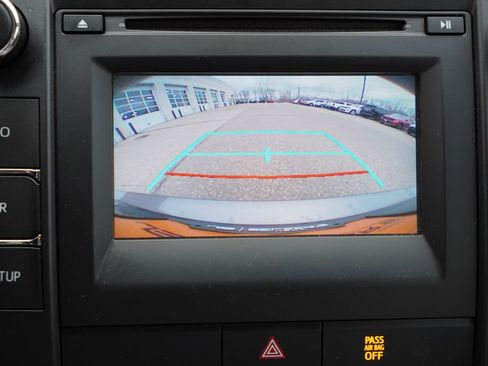 Used 2016 Toyota Camry LE image 29