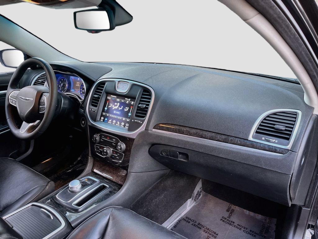 Used 2022 Chrysler 300 Touring L w/ Comfort Group RWD image 28