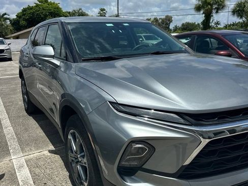 Used 2025 Chevrolet Blazer LT FWD image 6