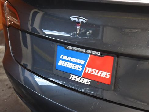 Used 2023 Tesla Model 3 Standard Range image 13