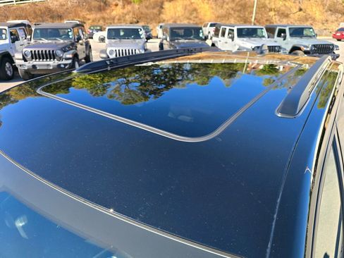 New 2025 Jeep Grand Cherokee Limited w/ Luxury Tech Group II image 24