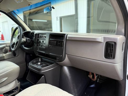 Used 2003 Chevrolet Express 3500 Extended Passenger RWD image 32