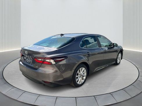 Used 2024 Toyota Camry LE image 7