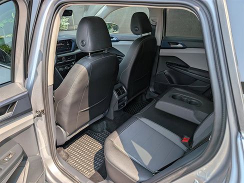 Certified 2024 Volkswagen Taos SE w/ Panoramic Sunroof Package image 20