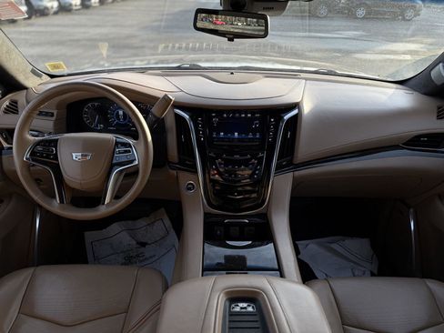 Used 2018 Cadillac Escalade Platinum image 25