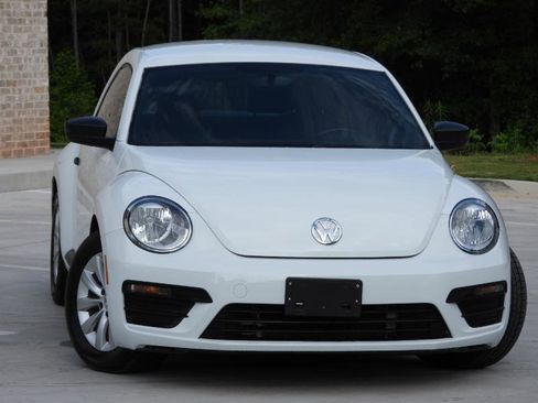 Used 2018 Volkswagen Beetle 2.0T FWD image 8