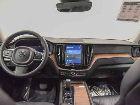 Used 2022 Volvo XC60 B5 Momentum w/ Climate Package image 30