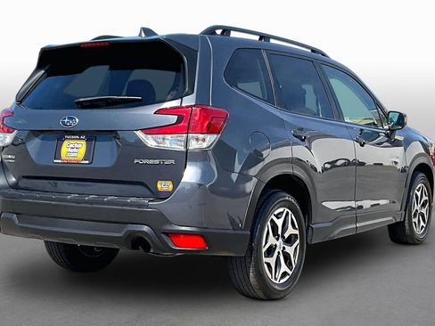 Used 2022 Subaru Forester Premium AWD/4WD image 2