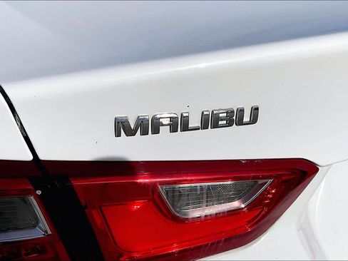 Used 2017 Chevrolet Malibu Premier image 31