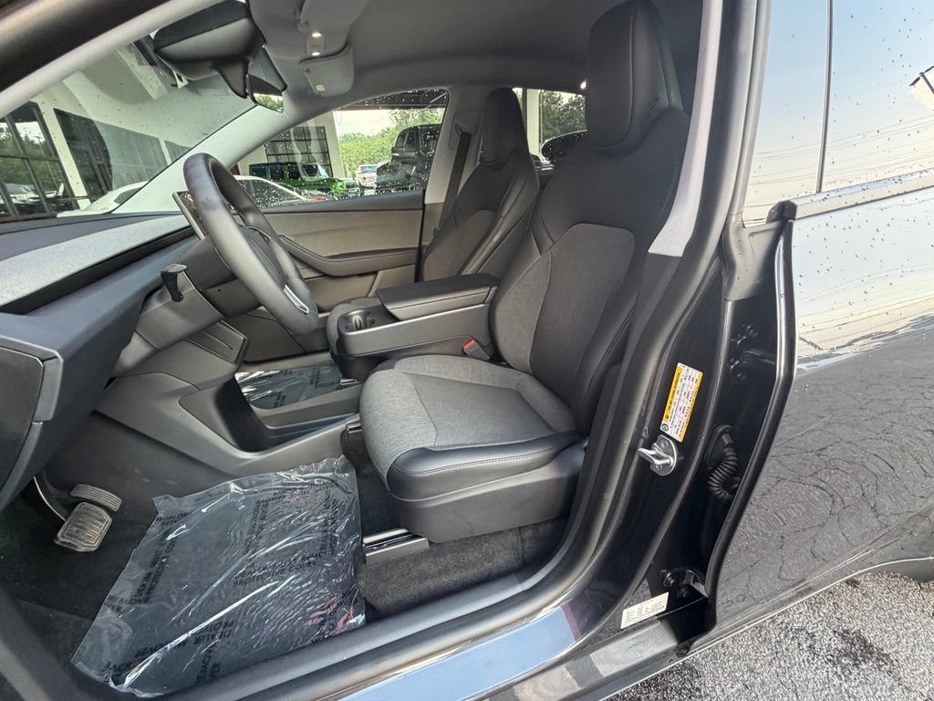 Used 2026 Tesla Model Y AWD image 25