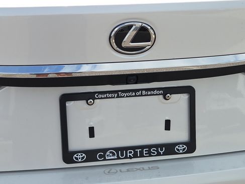 Used 2024 Lexus ES 350 w/ Premium Package FWD image 9