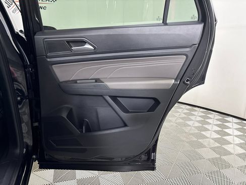 Used 2023 Volkswagen Atlas Cross Sport SE w/ Panoramic Sunroof Package FWD image 27