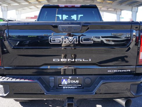 Used 2023 GMC Sierra 2500 Denali w/ Denali Ultimate Package image 4