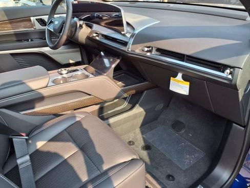 New 2026 Cadillac Vistiq Sport image 25