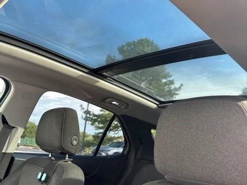 Used 2020 Chevrolet Equinox LT FWD image 14
