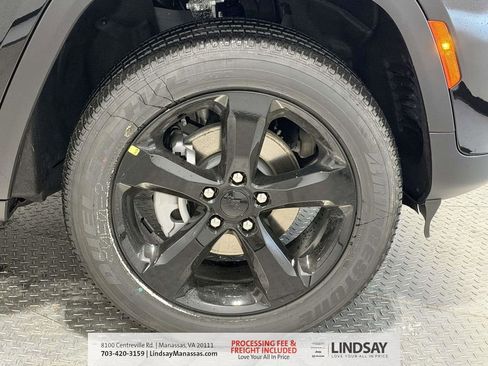 New 2025 Jeep Grand Cherokee Altitude AWD/4WD image 9