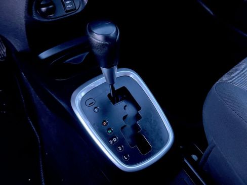 Used 2015 Toyota Yaris L image 20