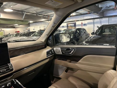 Certified 2023 Lincoln Navigator L Reserve AWD/4WD image 26