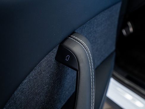 Used 2022 Tesla Model X image 31