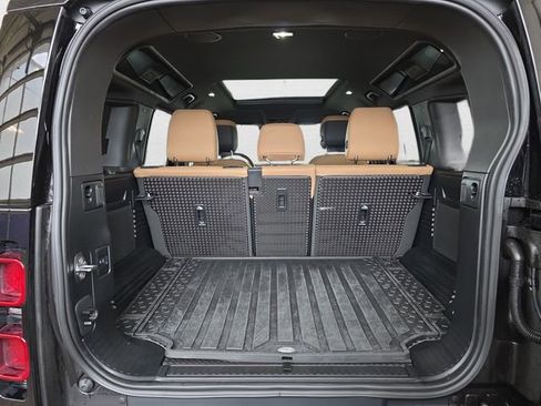 Used 2025 Land Rover Defender 110 X-Dynamic SE image 12