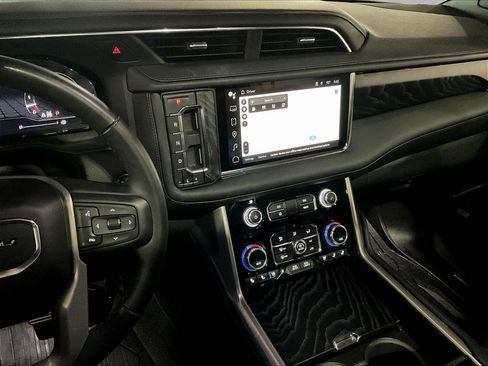 Used 2023 GMC Yukon XL Denali AWD/4WD image 11