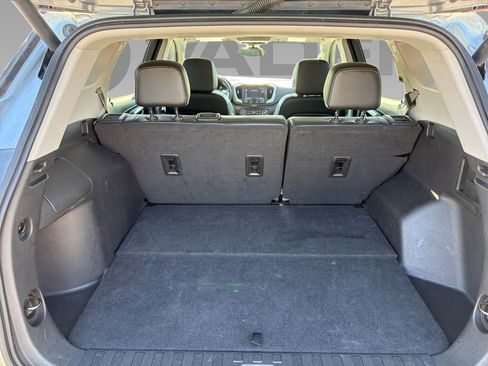 Used 2023 GMC Terrain SLT image 19