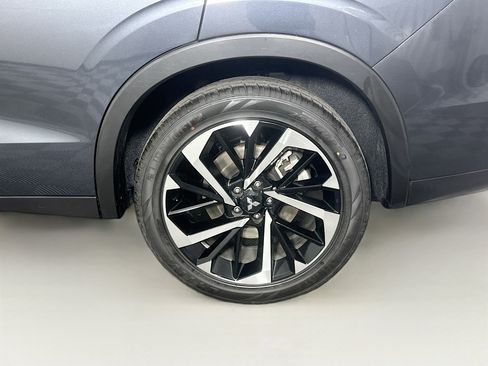 Used 2024 Mitsubishi Outlander SE image 11