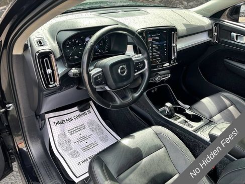 Used 2021 Volvo XC40 T4 Momentum FWD image 12