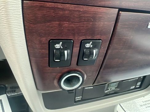 Used 2013 Toyota Sienna XLE w/ Premium Pkg FWD image 18