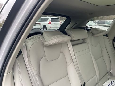 Used 2022 Volvo XC60 B6 Inscription w/ Advanced Package image 6