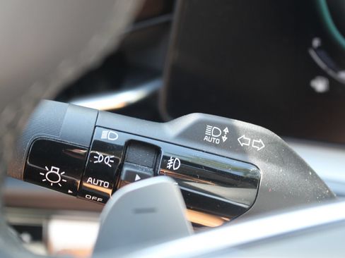 Certified 2024 Kia Niro EX Touring FWD image 23