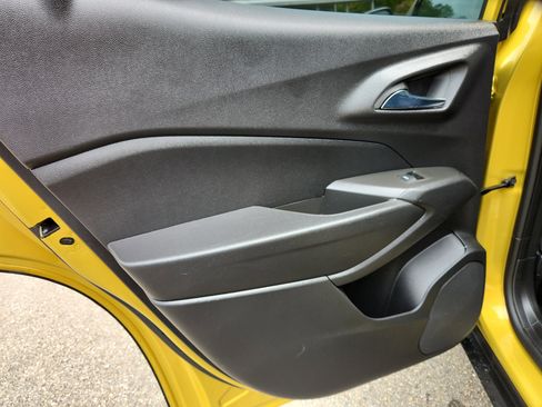 Used 2024 Chevrolet Trax RS w/ Sunroof Package image 42