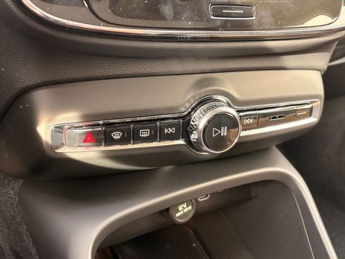 Certified 2026 Volvo XC40 B5 Core w/ Climate Package AWD/4WD image 19