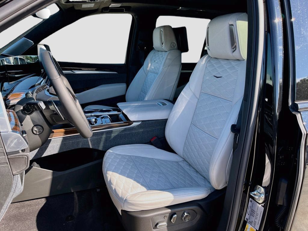 New 2026 Cadillac Escalade Platinum Sport w/ LPO, ONYX Package AWD/4WD image 15