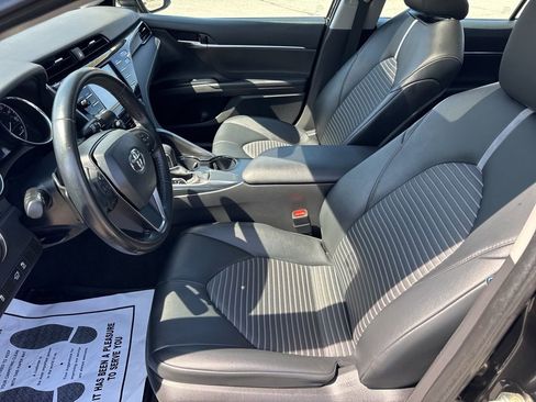 Used 2020 Toyota Camry SE image 18