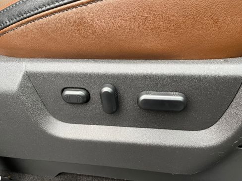 Used 2014 Ford F250 Platinum w/ FX4 Off-Road Package image 34