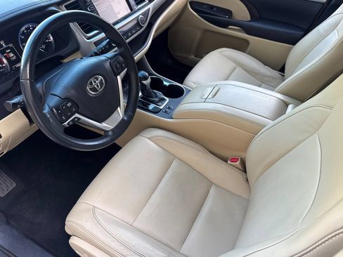 Used 2015 Toyota Highlander XLE AWD/4WD image 14