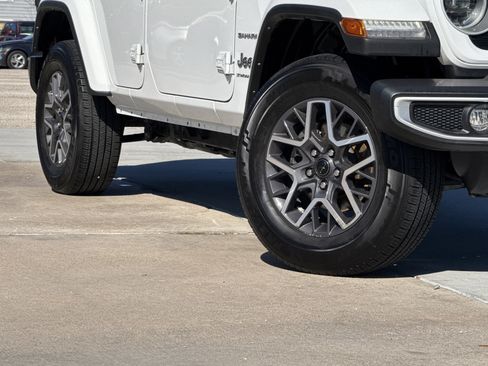 Used 2024 Jeep Wrangler Sahara image 12
