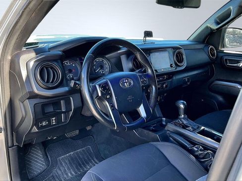 Used 2016 Toyota Tacoma TRD Sport image 15