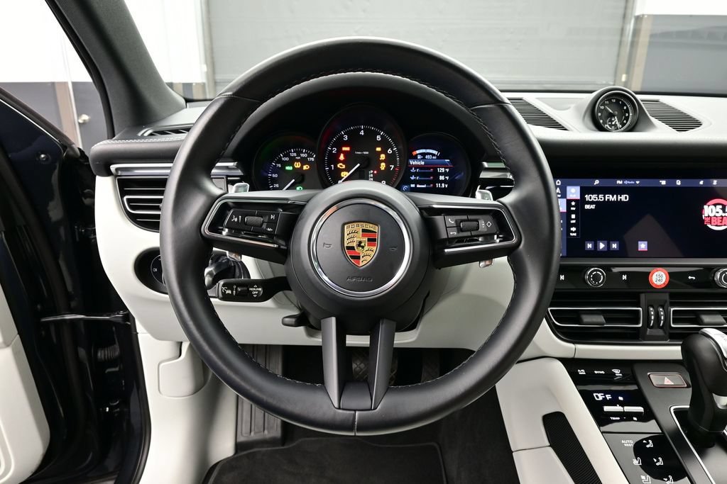 Certified 2023 Porsche Macan AWD/4WD image 8