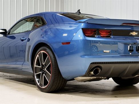 Used 2013 Chevrolet Camaro SS w/ Hot Wheels Special Edition RWD image 5